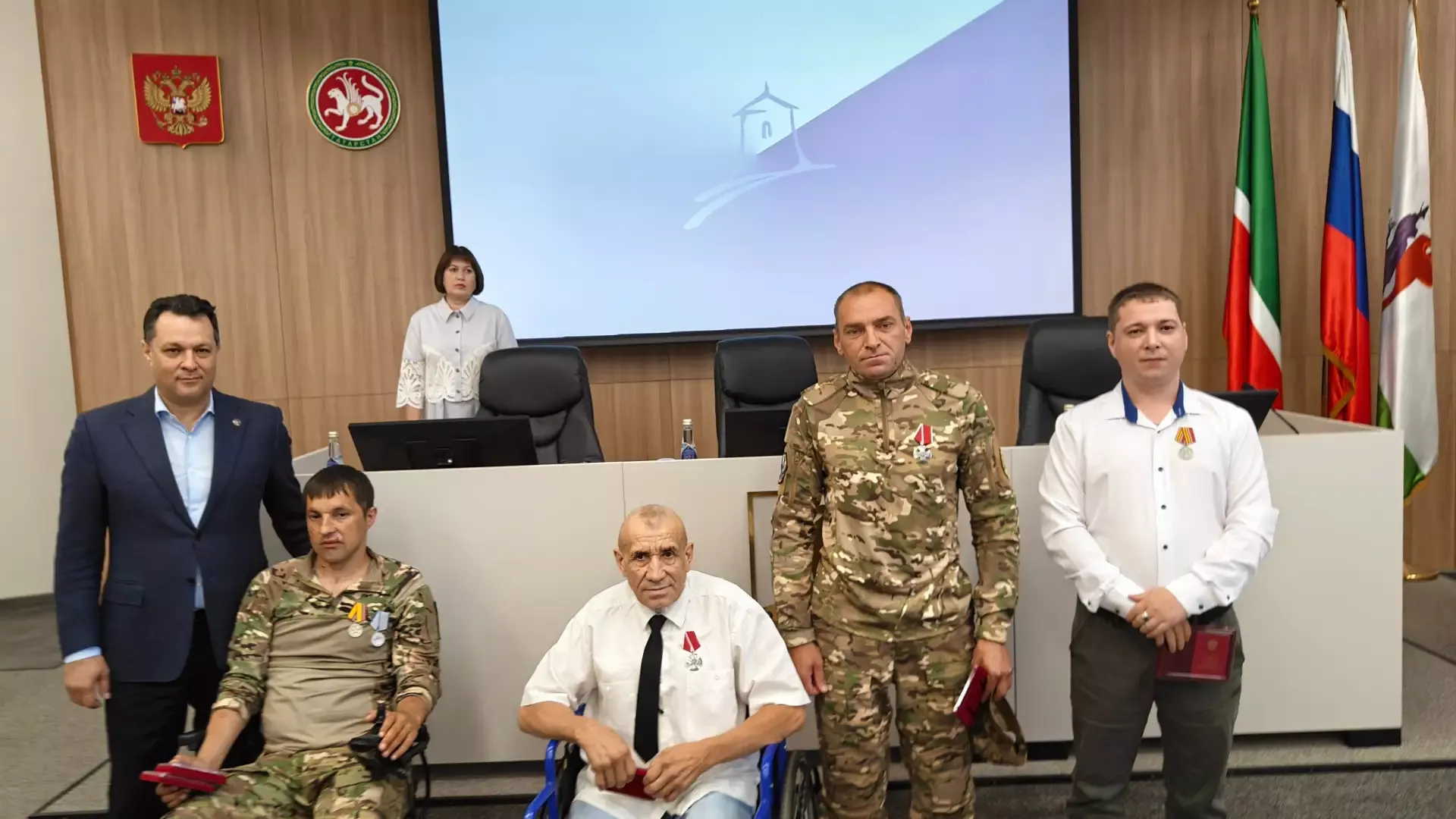 Махсус хәрби операциядә катнашкан алабугалыларга дәүләт бүләкләре тапшырылды