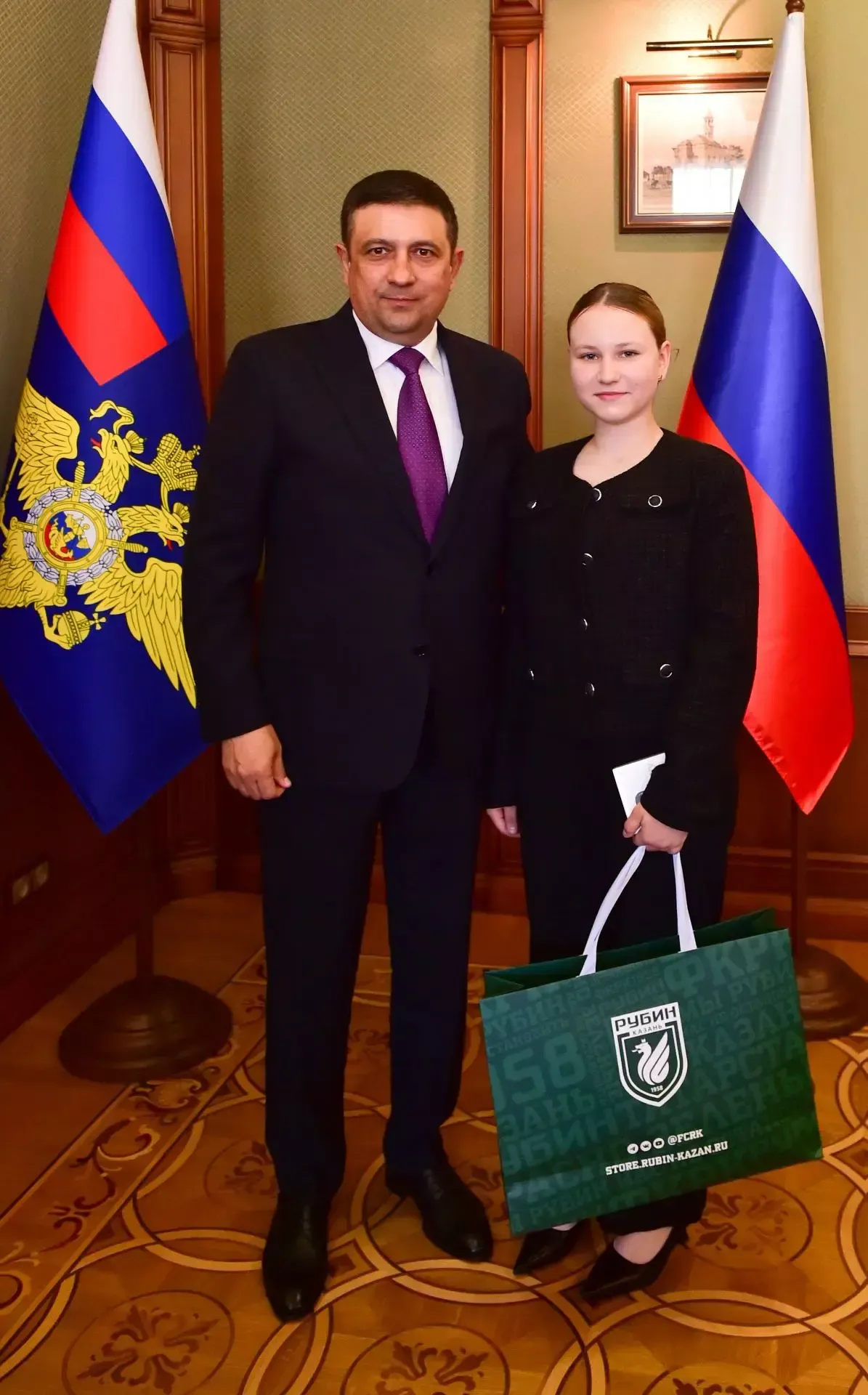 Семья полицейского рассказала министру МВД РТ о планах сына учиться в Елабуге
