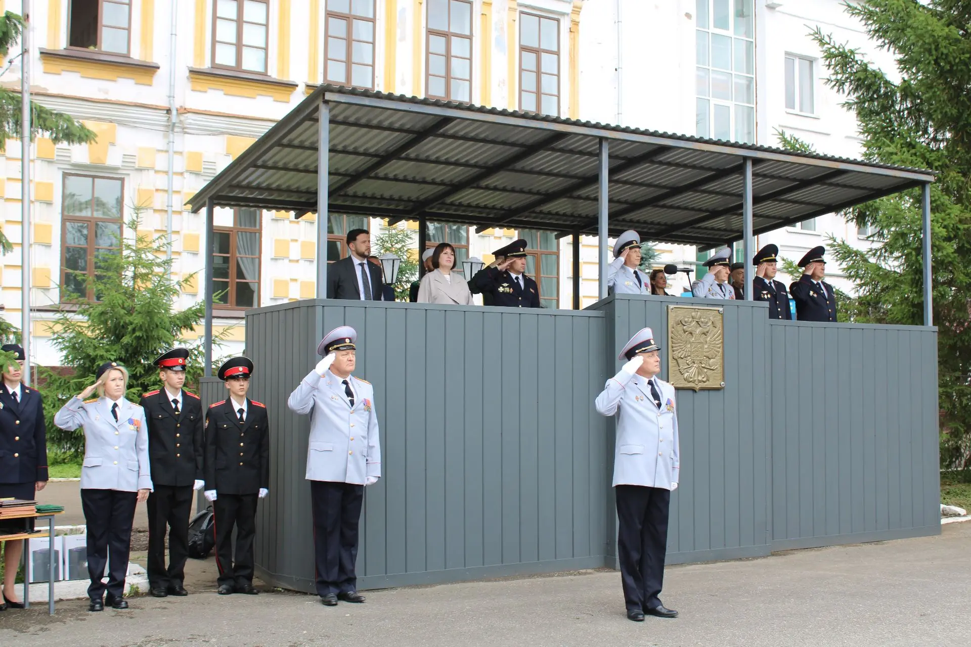 В Елабуге 33 суворовца получили аттестаты и попрощались со знаменем училища