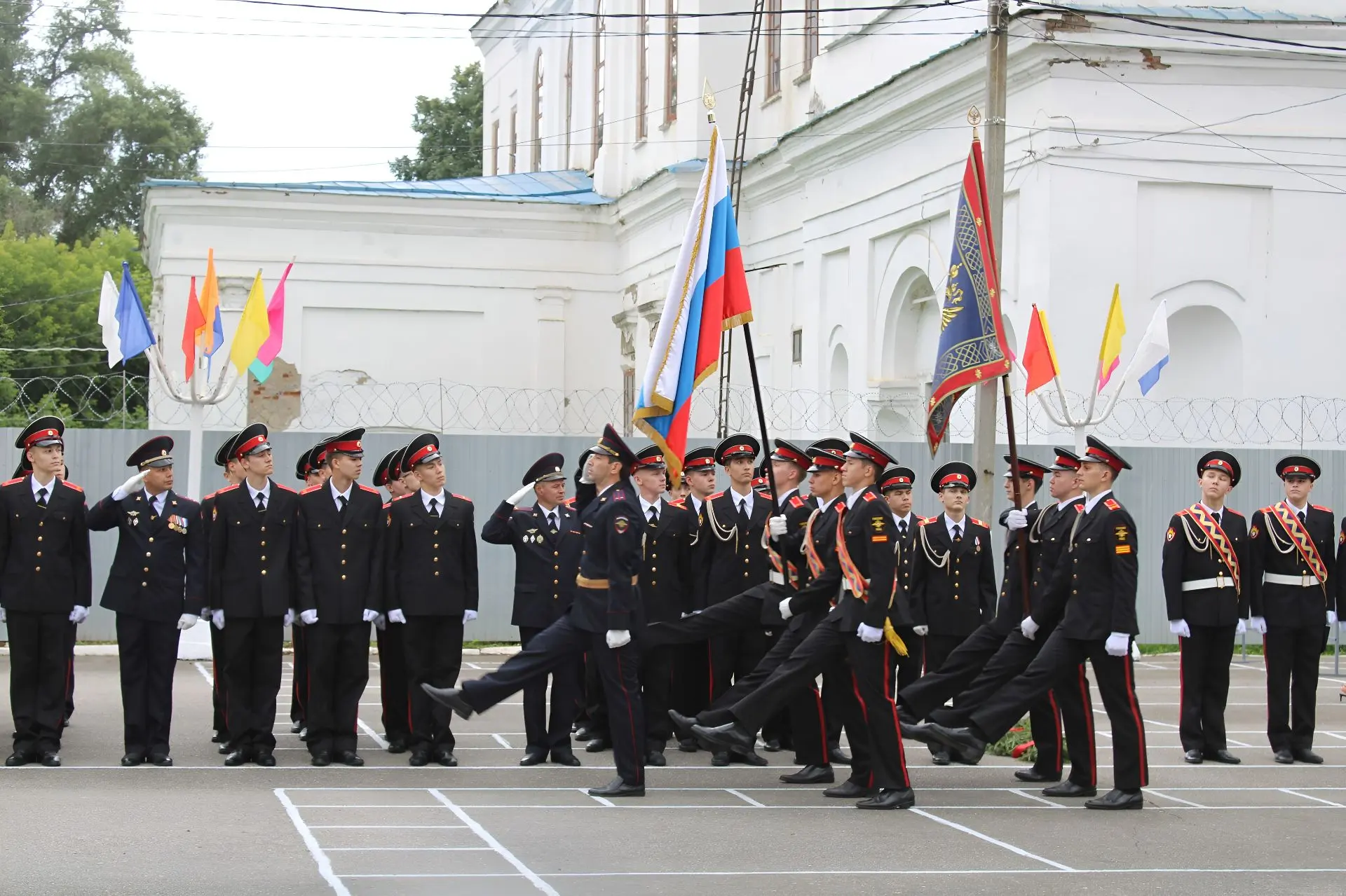 В Елабуге 33 суворовца получили аттестаты и попрощались со знаменем училища