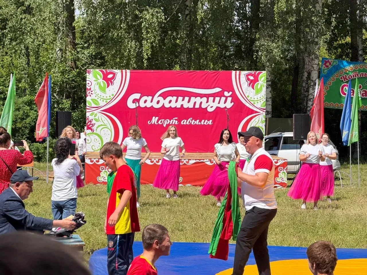 Сабантуй в Мортах прошел с песнями, танцами и народными играми