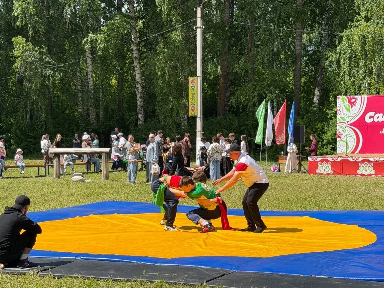 Сабантуй в Мортах прошел с песнями, танцами и народными играми