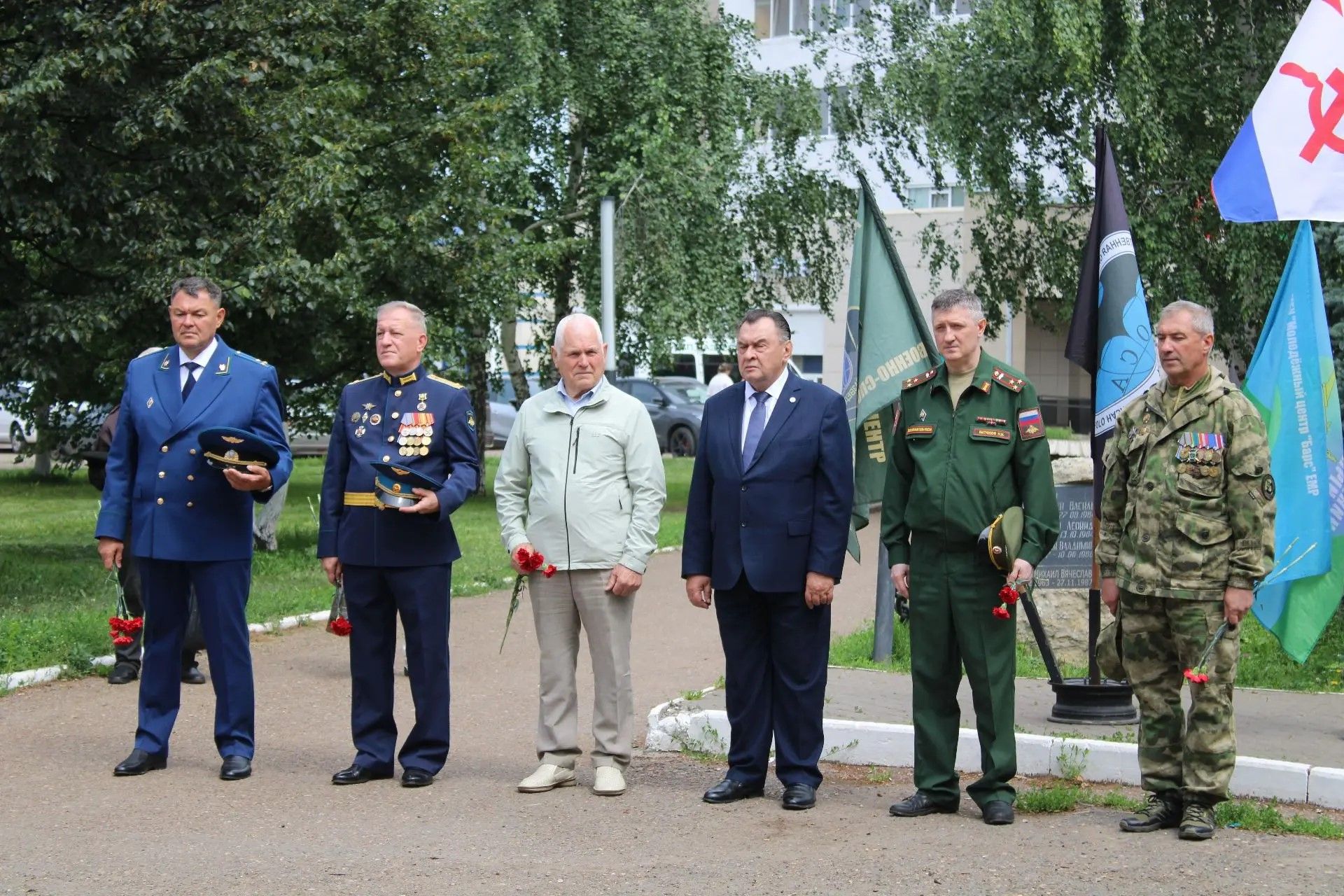 Хәтер исән: Алабугада хәрби хәрәкәтләр ветераннары көнен билгеләп үттеләр