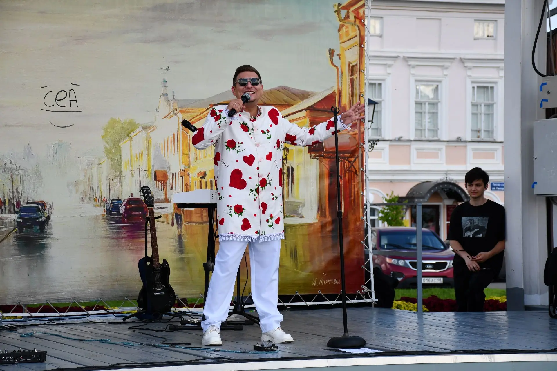 Айдар Салахов приготовил лагман на фестивале «Пир в мир» в Елабуге