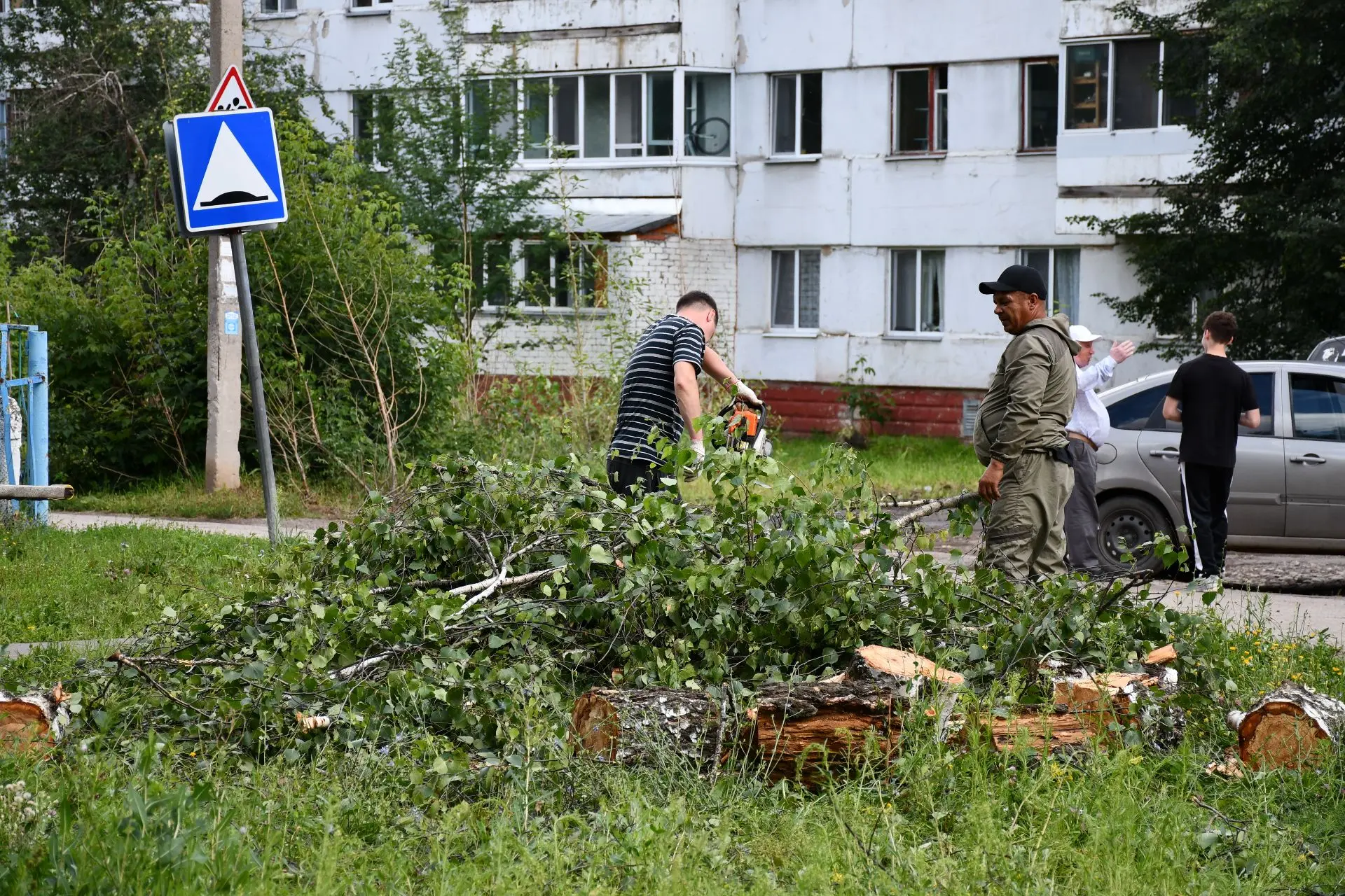 Последствия непогоды устраняют в Елабуге