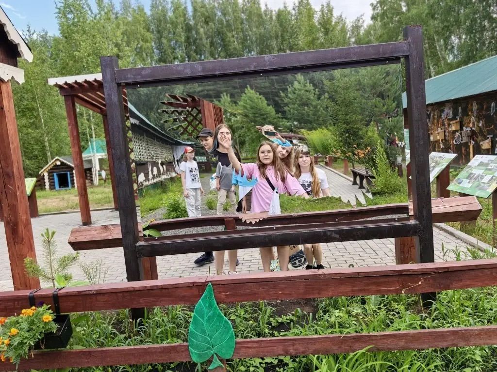 Дети из центра «Астра» провели семейный день в нацпарке «Нижняя Кама»