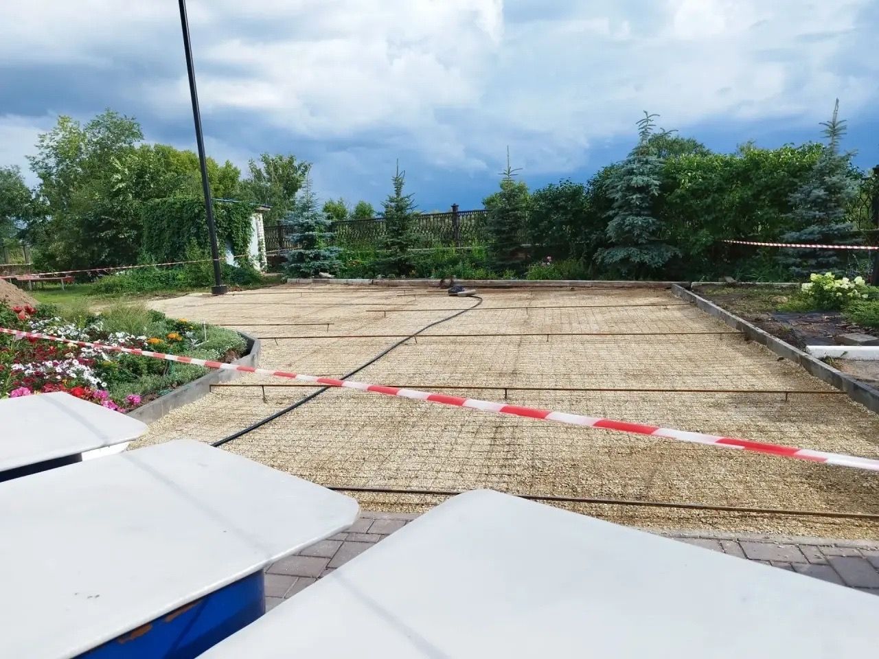 У Спасского собора в Елабуге благоустраивают площадку возле полевой кухни