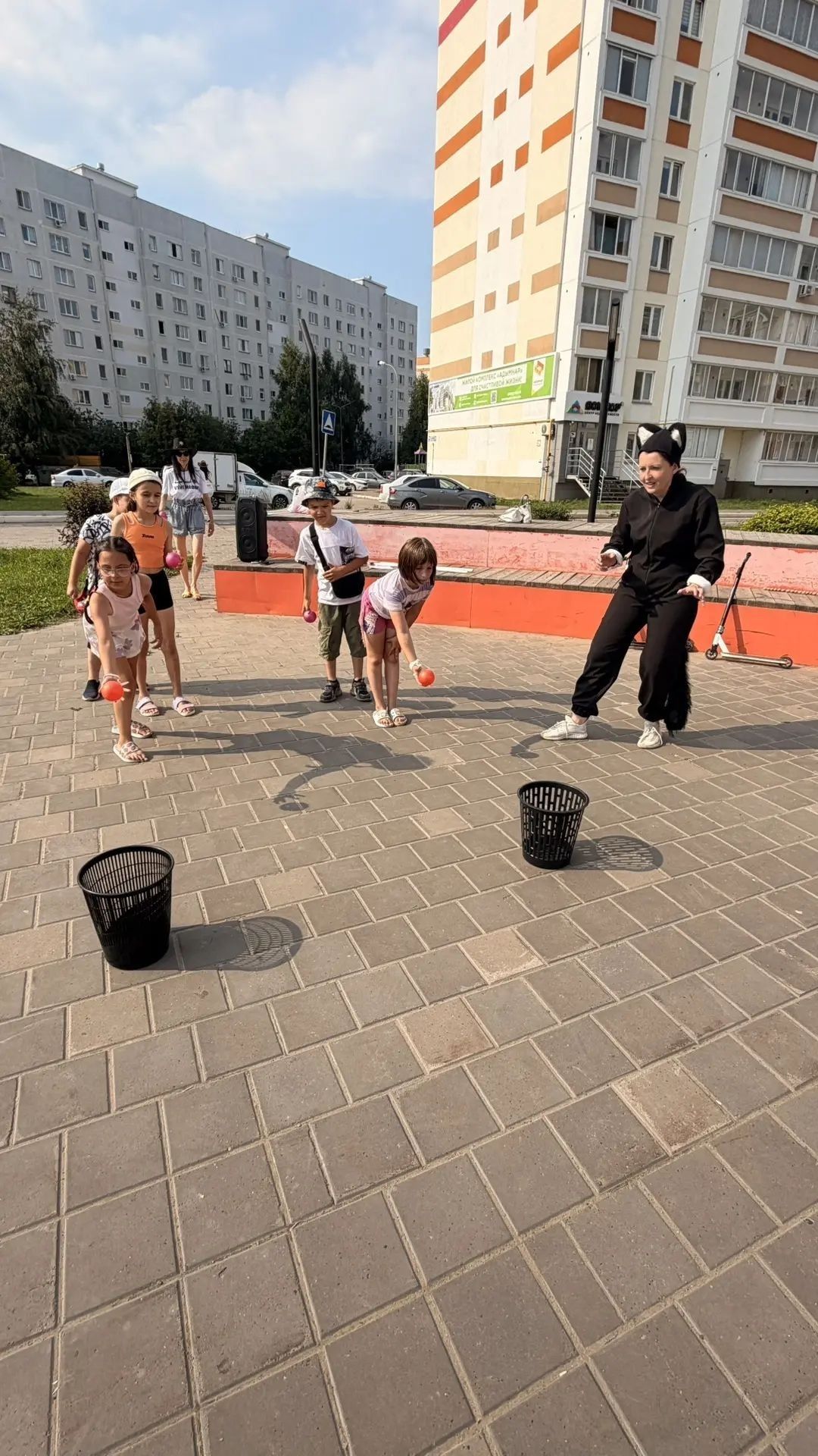 В сквере «Сад у дома» прошла игровая программа для детей