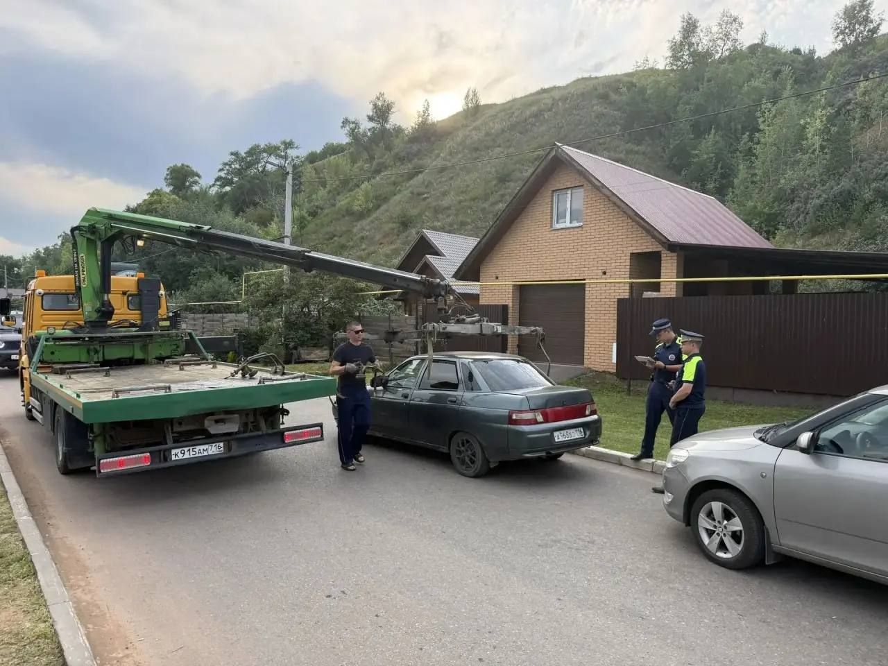 На городском пляже Елабуги проверяют соблюдение правил парковки