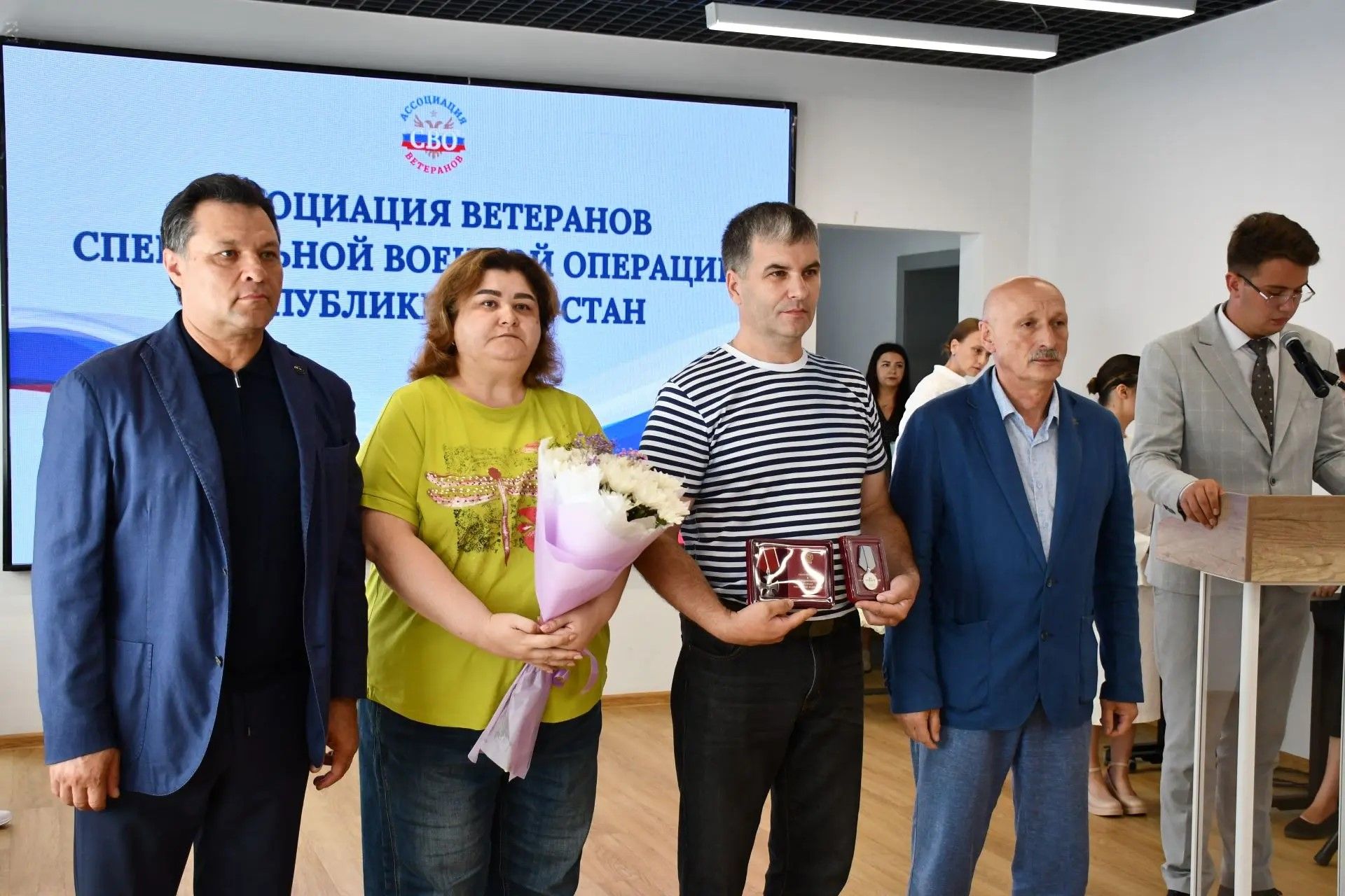 Алабугада һәлак булган сугышчыларның гаиләләренә Батырлык орденнары тапшырылды