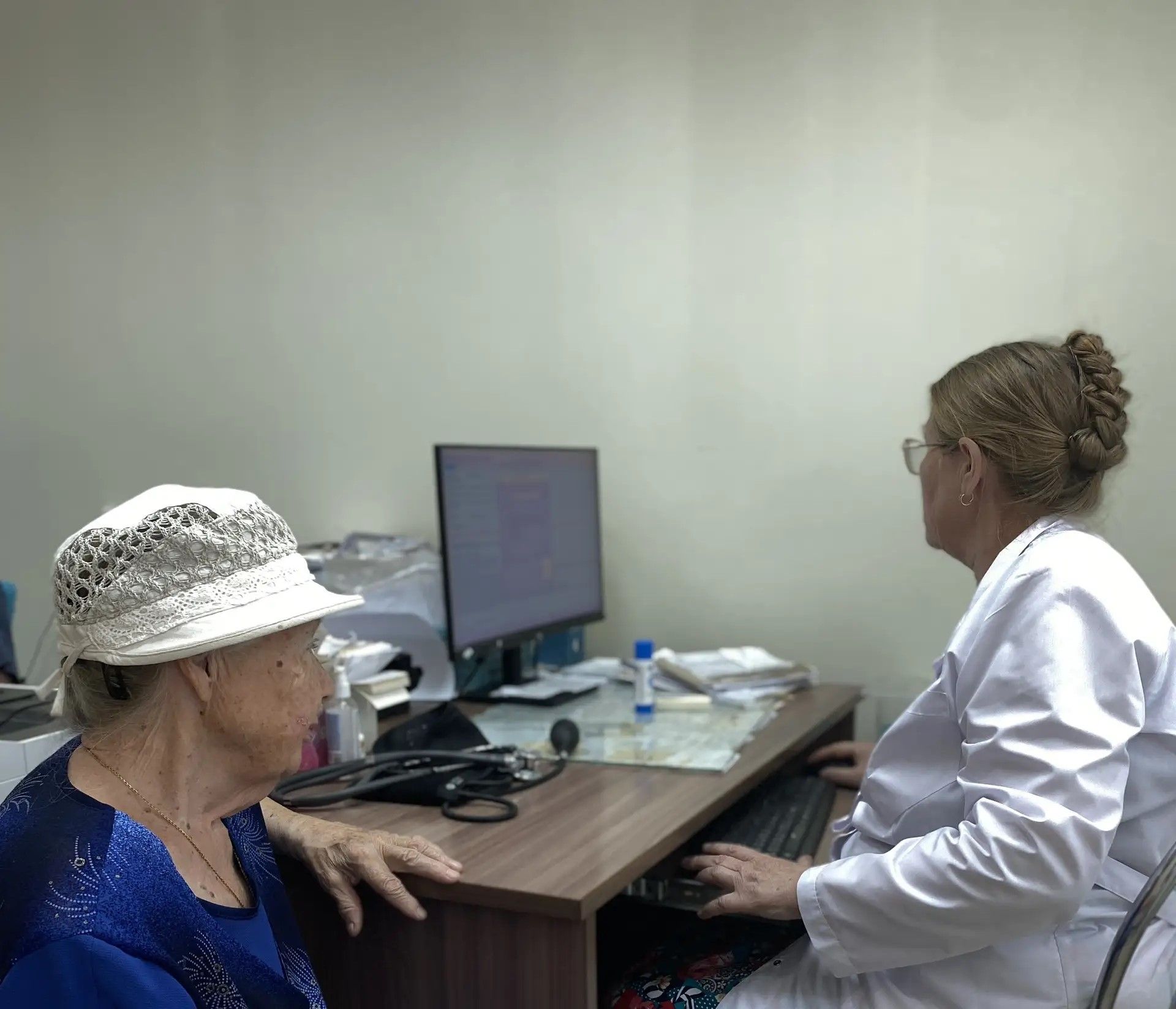 В Елабуге поздравили с 90-летием ветерана здравоохранения Зою Кузнецову