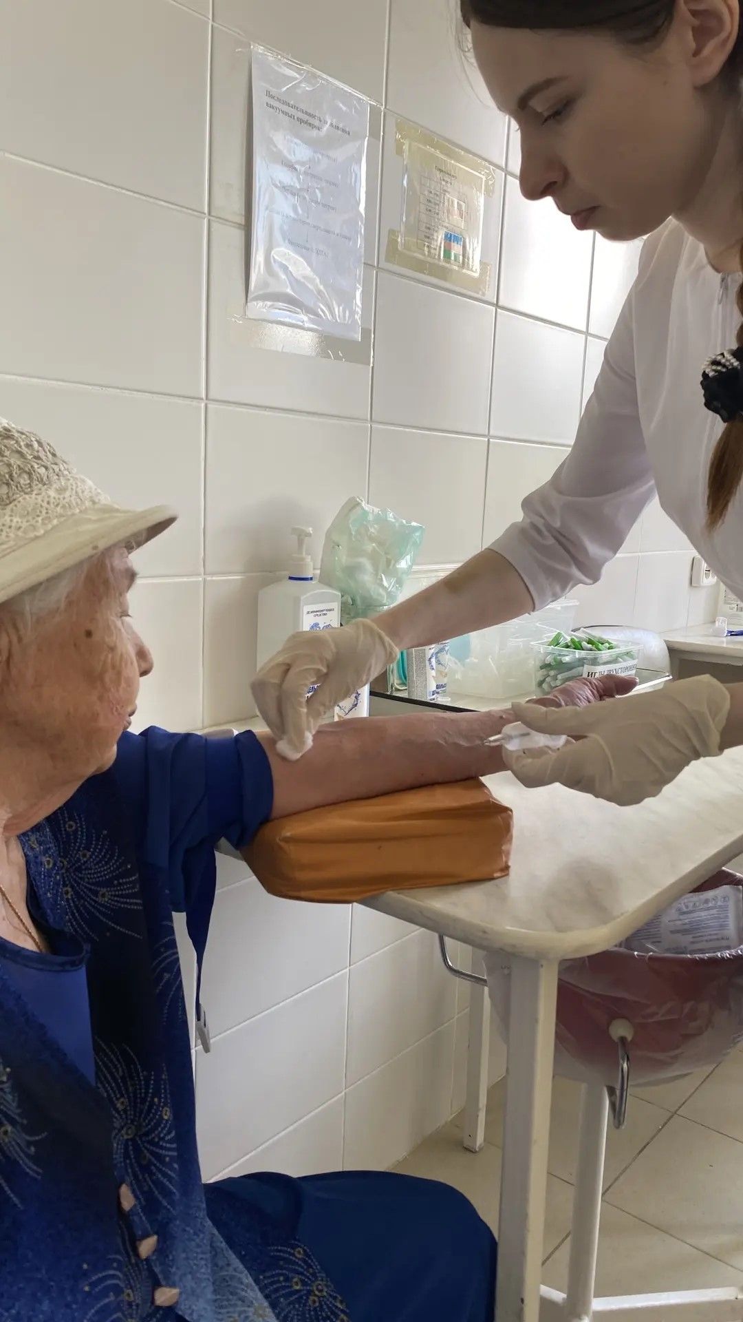 В Елабуге поздравили с 90-летием ветерана здравоохранения Зою Кузнецову