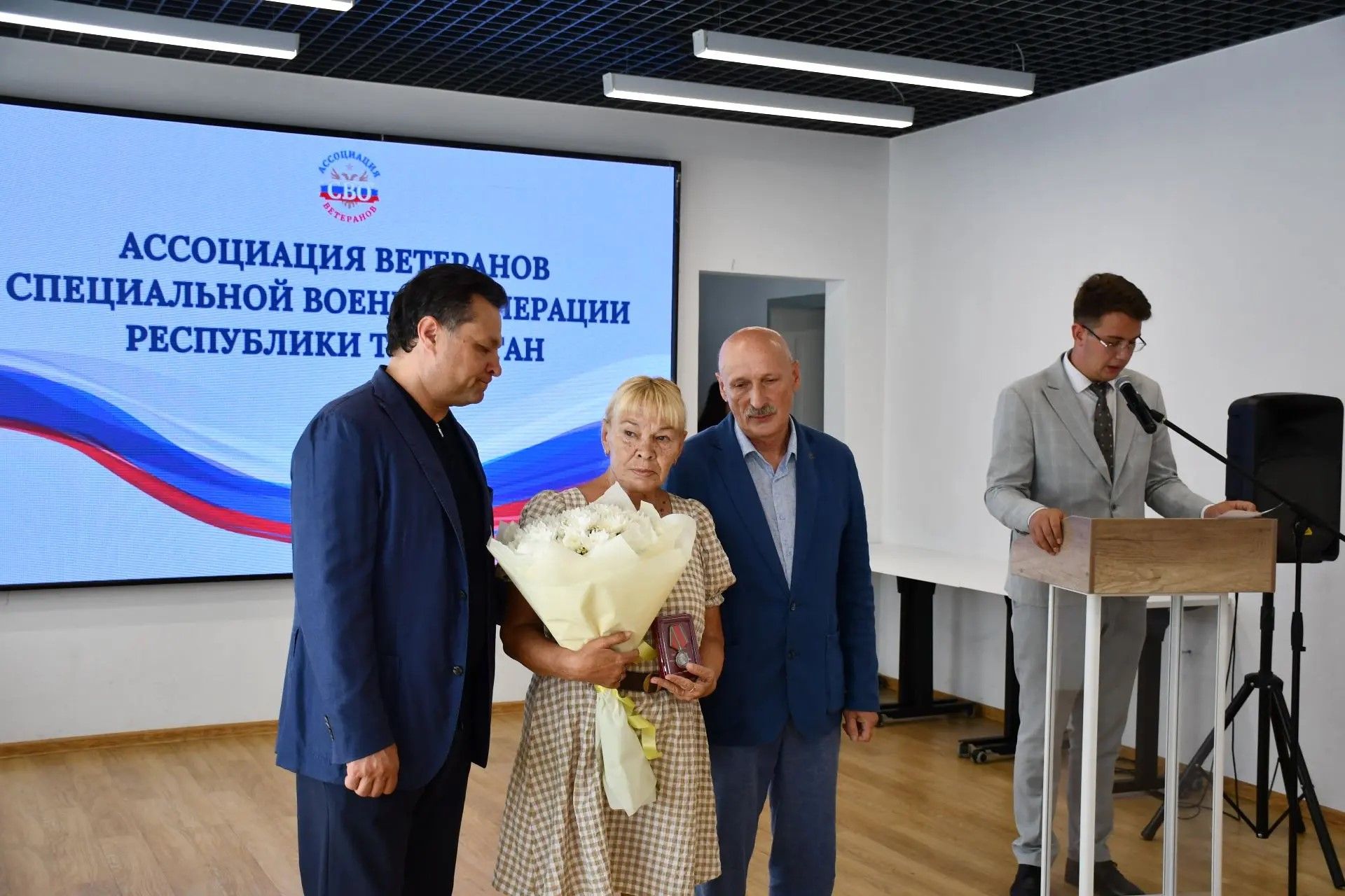 Алабугада һәлак булган сугышчыларның гаиләләренә Батырлык орденнары тапшырылды