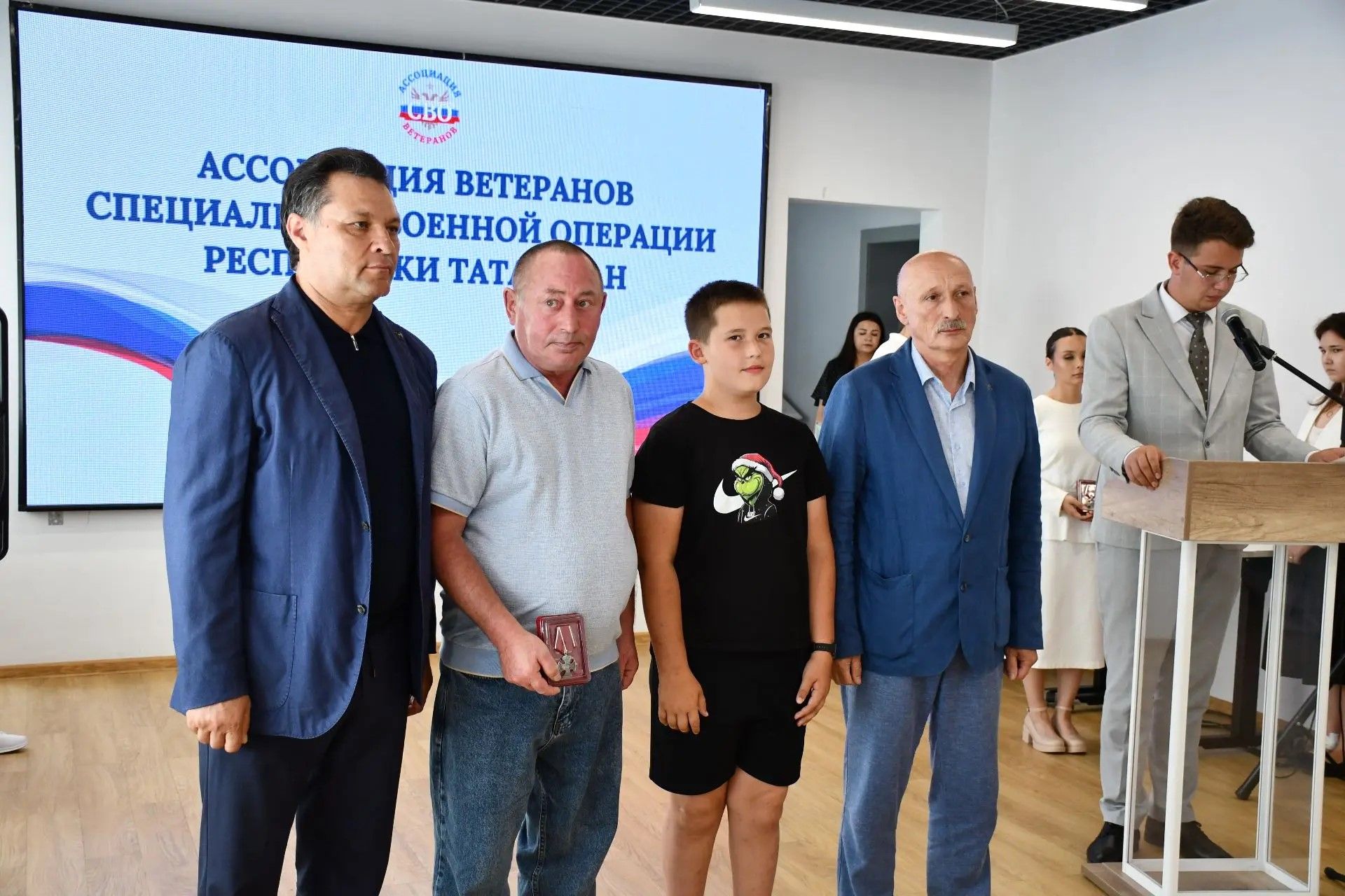 Алабугада һәлак булган сугышчыларның гаиләләренә Батырлык орденнары тапшырылды