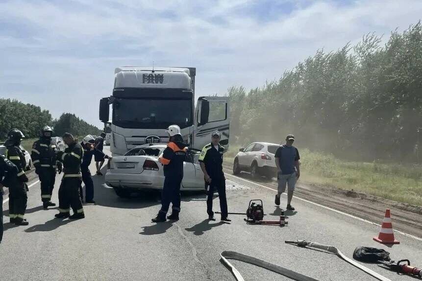 В Татарстане водитель Volkswagen погиб после столкновения с грузовиком