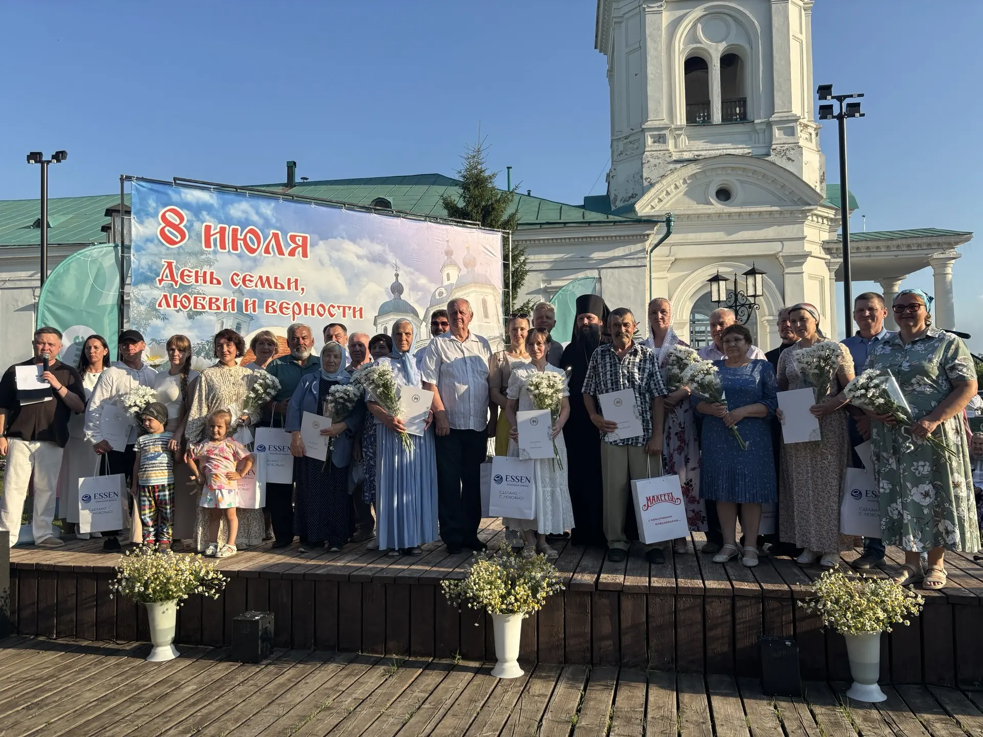 В Елабуге торжественно отметили День семьи, любви и верности