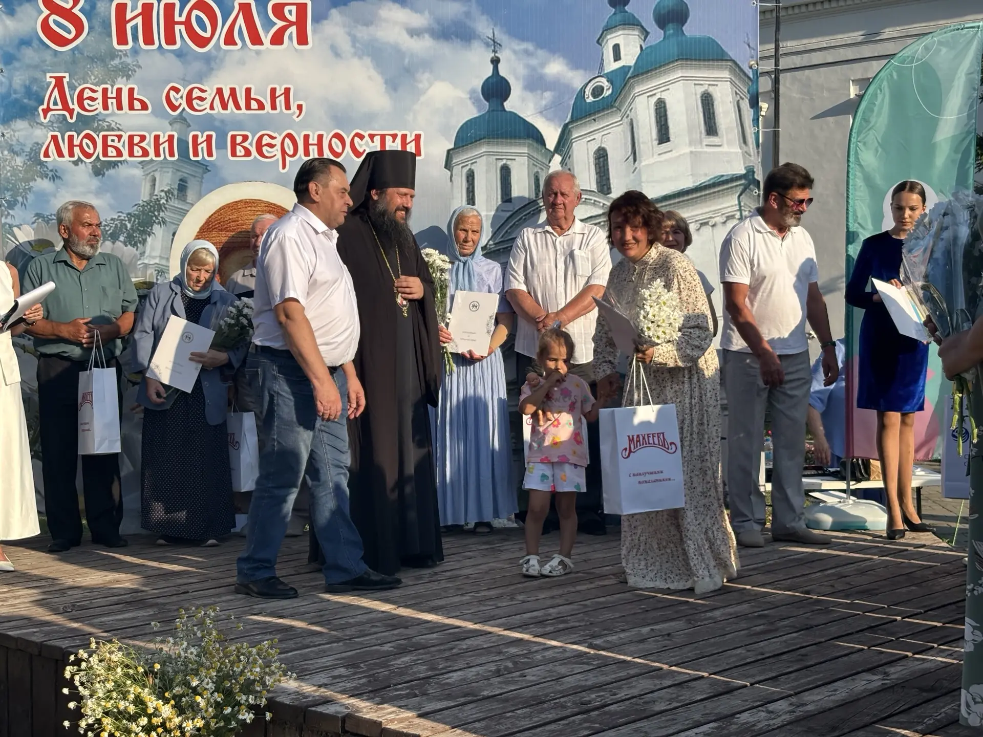 В Елабуге торжественно отметили День семьи, любви и верности