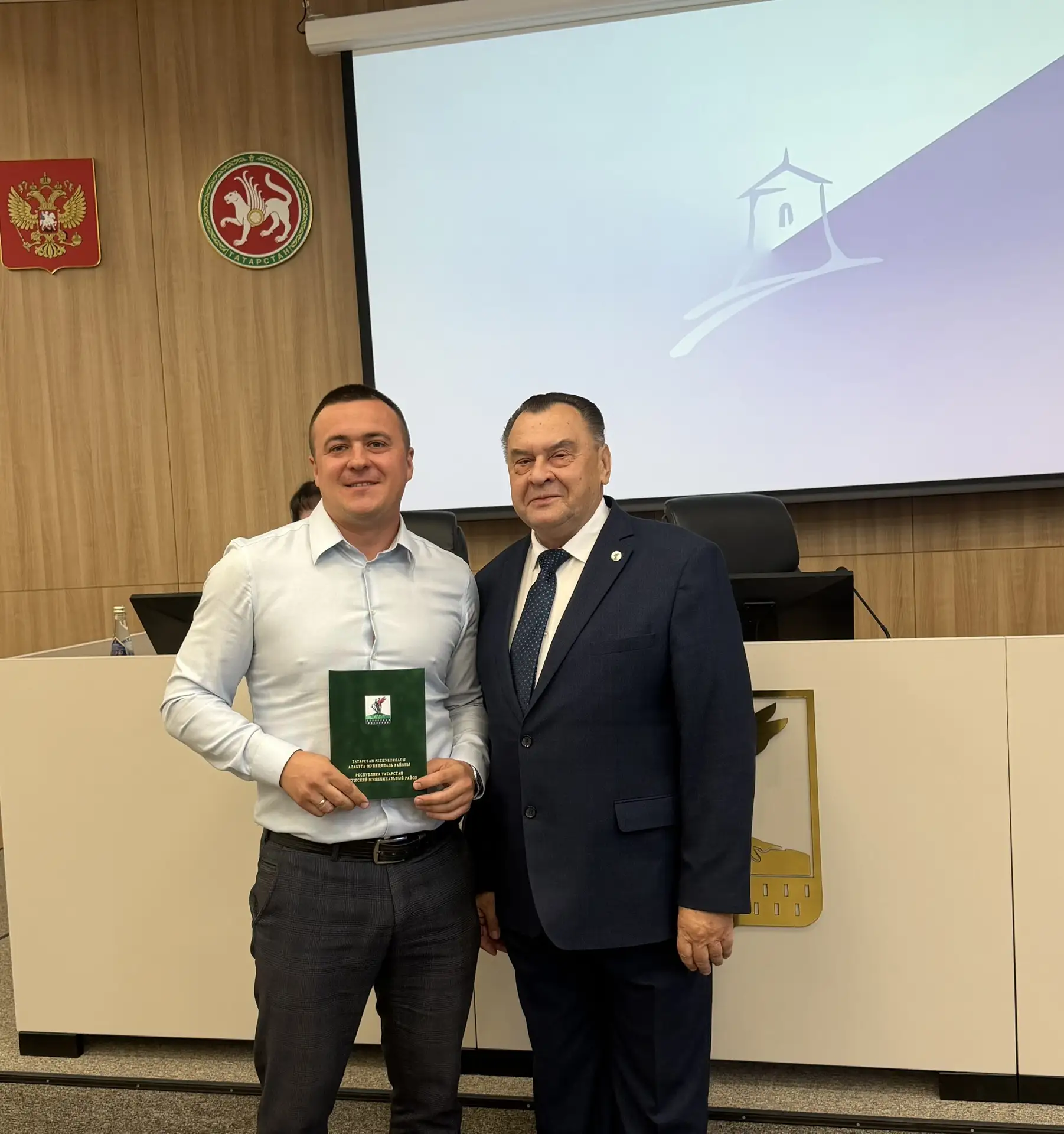 Строителей Елабуги отметили наградами на городской планерке