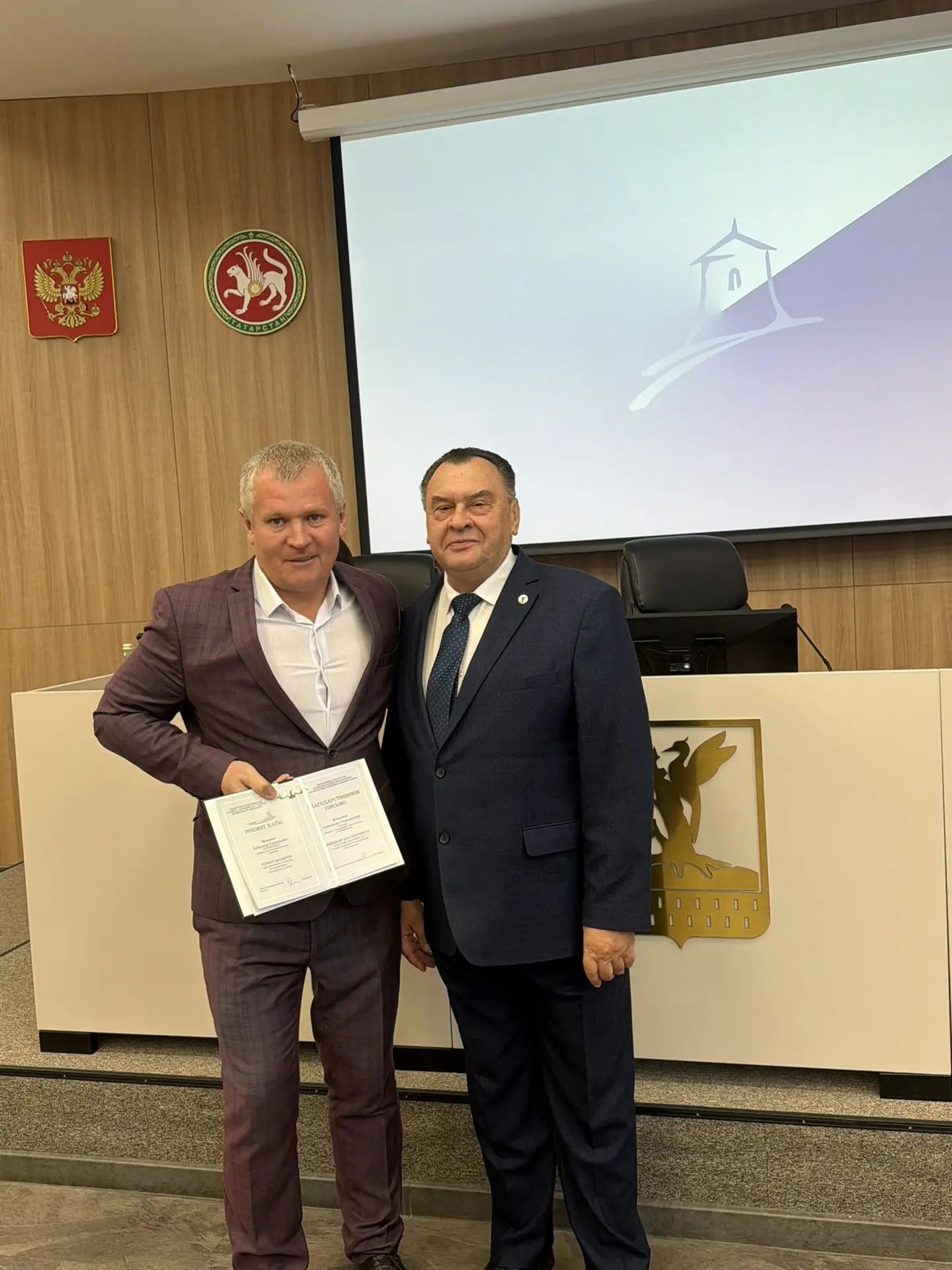 Алабуга төзүчеләрен шәһәр планеркасында бүләкләр белән билгеләп үттеләр
