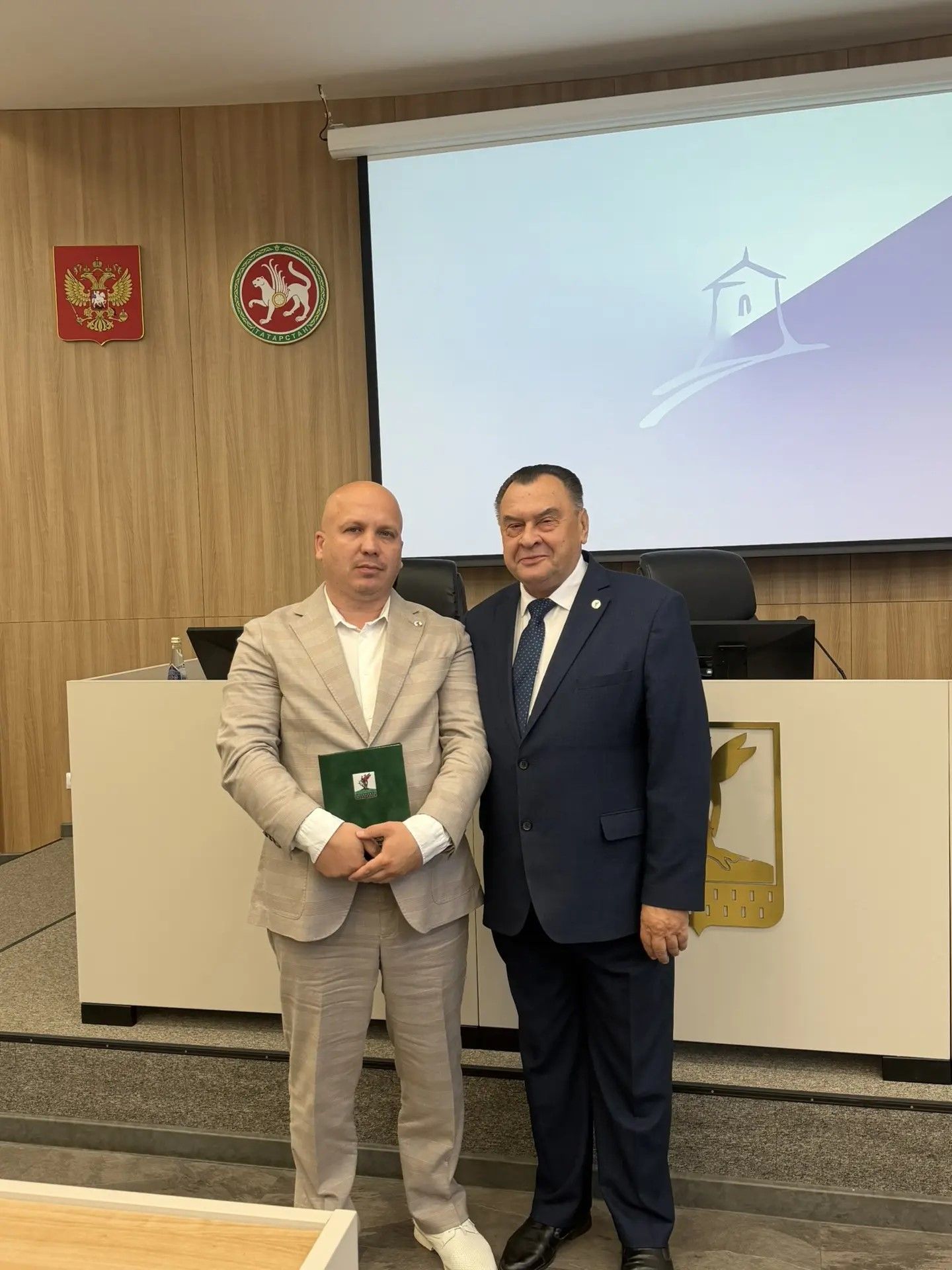 Алабуга төзүчеләрен шәһәр планеркасында бүләкләр белән билгеләп үттеләр