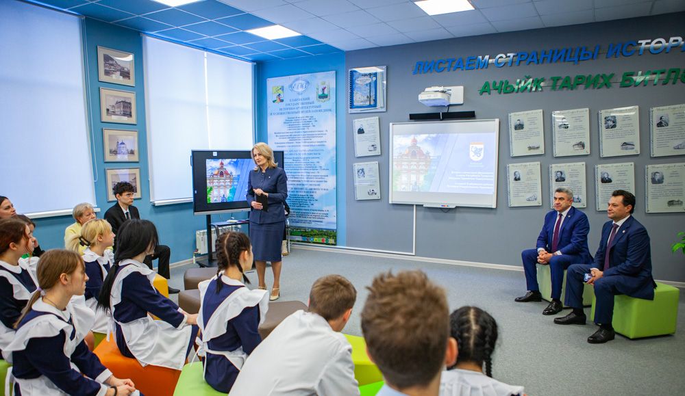 Школьники Лисичанска и Рубежного встретились с министром образования и науки РТ и главой Елабужского района