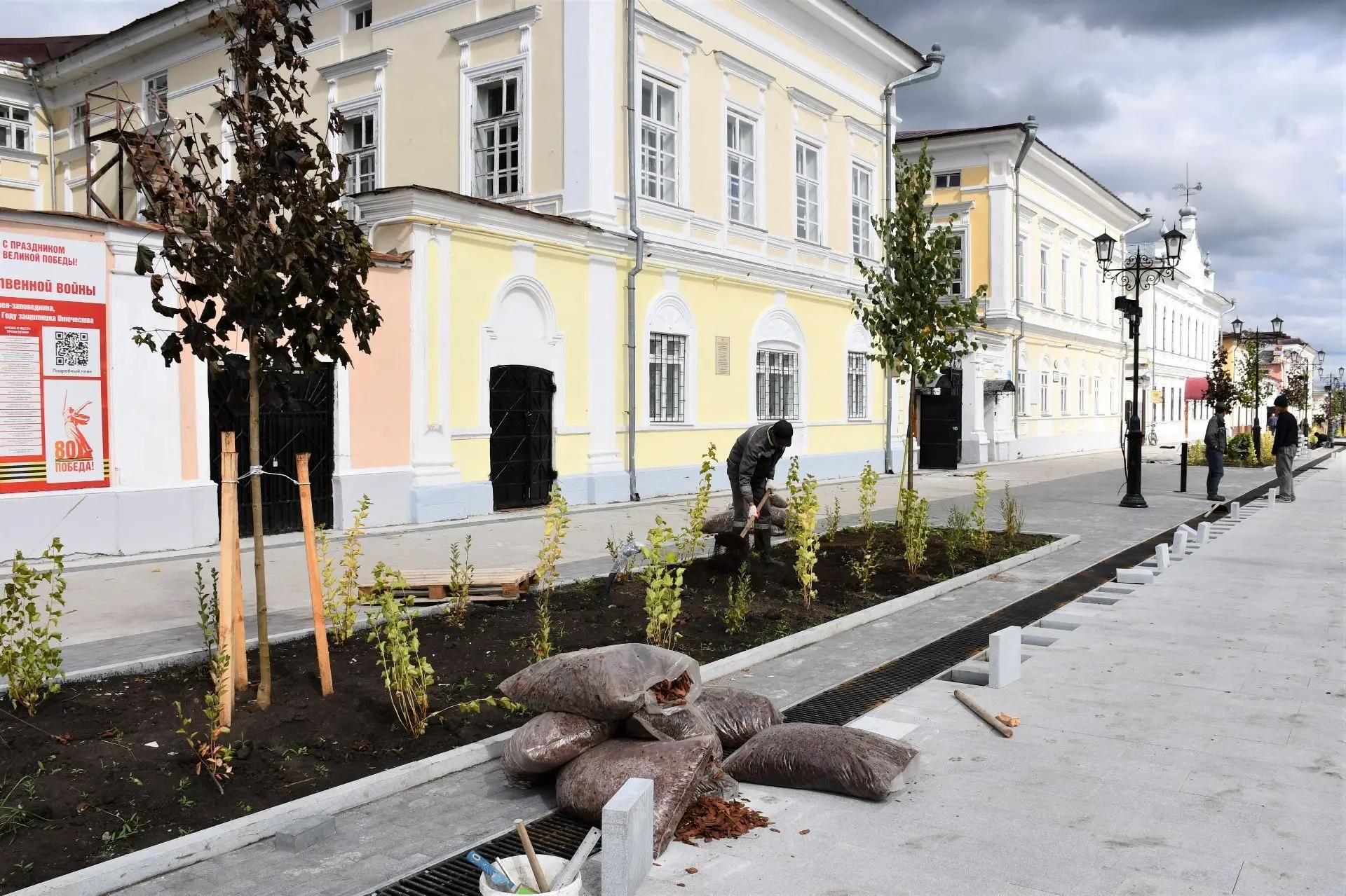 В Елабуге продолжают благоустраивать улицы Казанская и  Строителей
