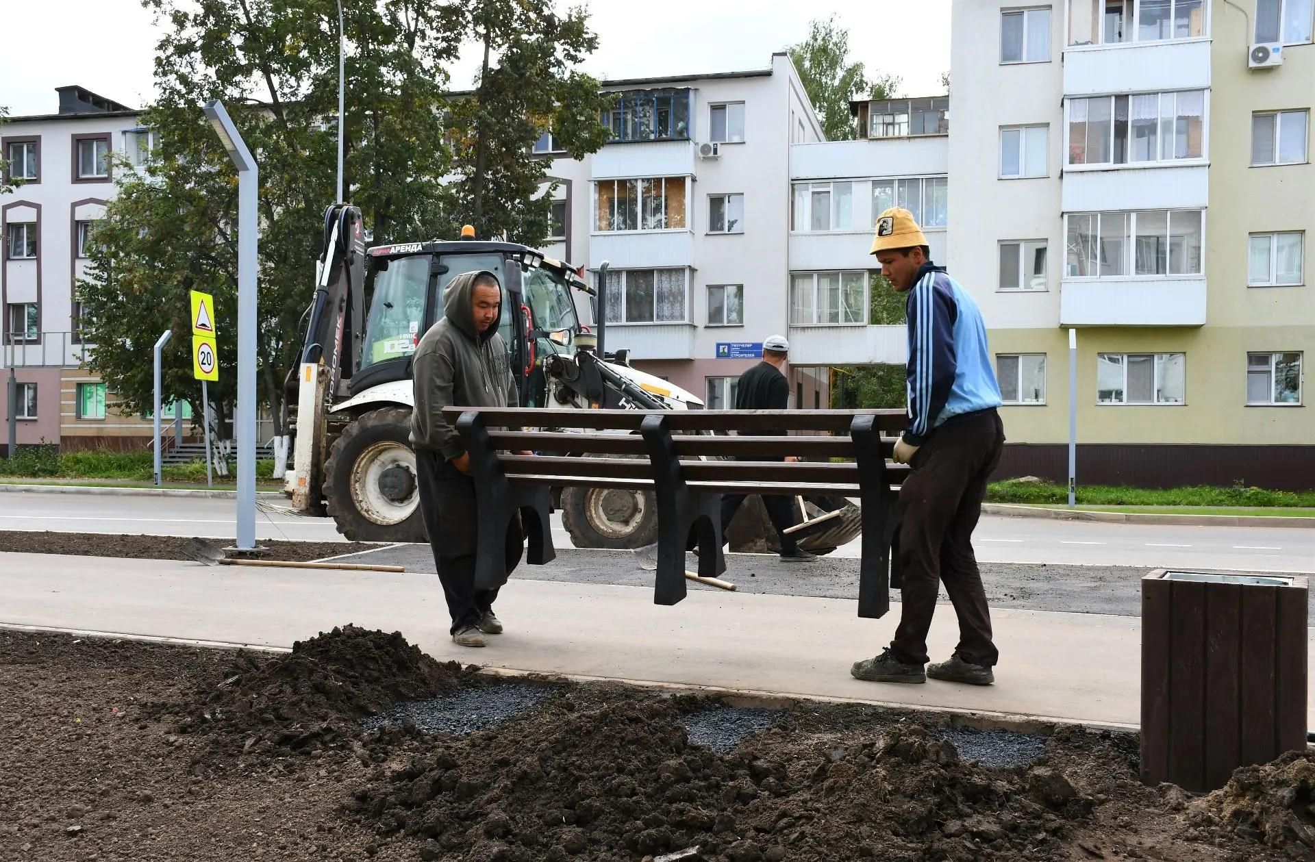 В Елабуге продолжают благоустраивать улицы Казанская и  Строителей