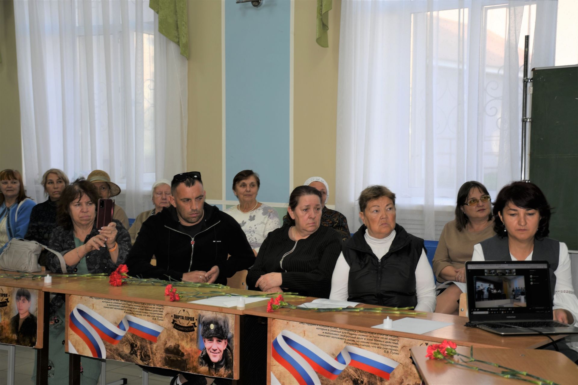 В елабужской школе открыли стелу «Свеча» в память о погибших на СВО выпускниках