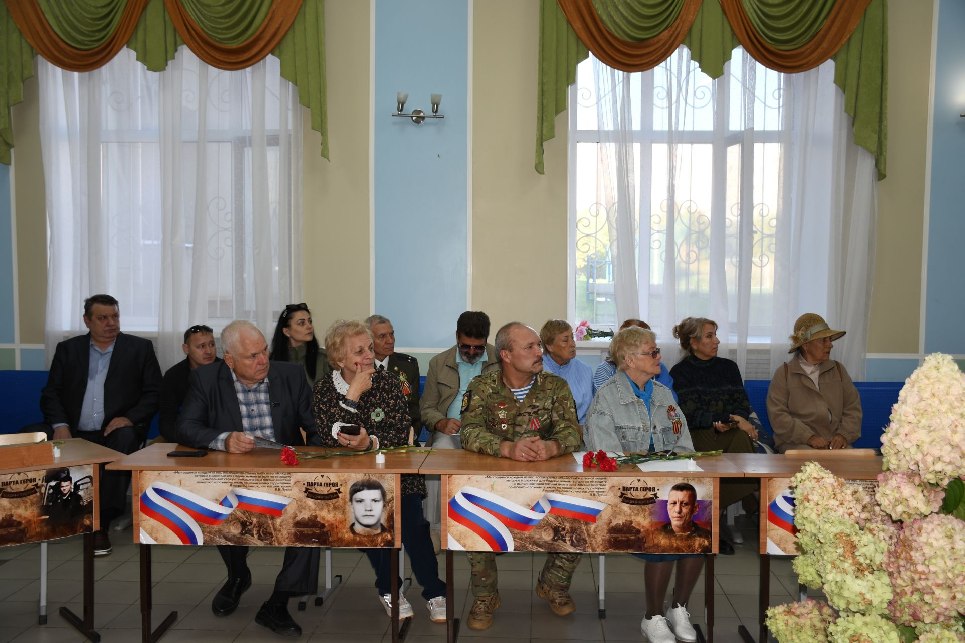 В елабужской школе открыли стелу «Свеча» в память о погибших на СВО выпускниках