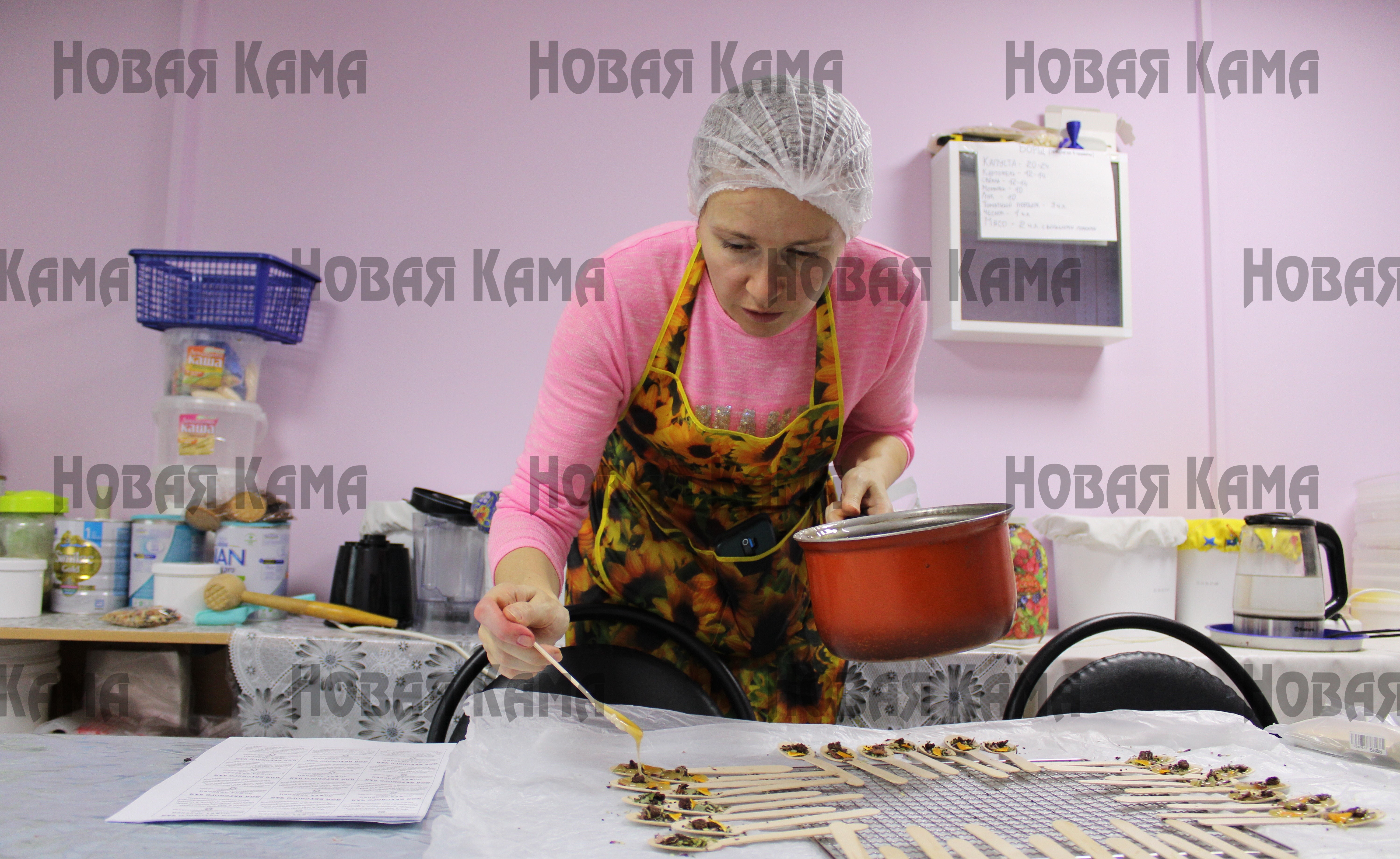 В Елабуге для бойцов СВО начали изготавливать ложки-леденцы для вкусного чая