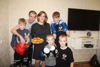 Счастливы вместе: Анастасия Айметова и шесть ее защитников