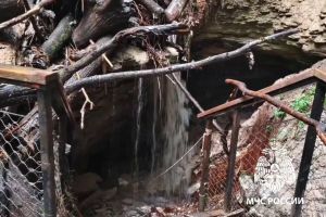 В Татарстане десять человек оказались в пещере во время сильного ливня