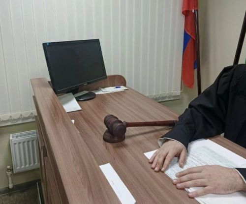 Алабуга суды исерек килеш кабат руль артына утырган алабугалының машинасын тартып алган