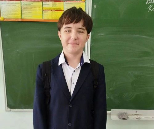 Алабугадан сигезенче класс укучысы җәй көне эшләгән акчасын сугышчыларга ярдәмгә тапшырды