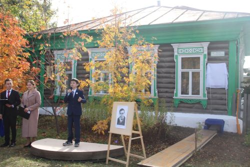 В Елабуге открыли памятную доску уважаемому педагогу Магинур Файзуллиной