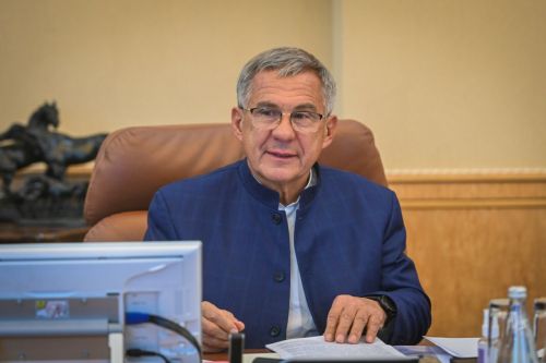 Раис РТ поздравил татарстанцев с Днем государственного флага Татарстана