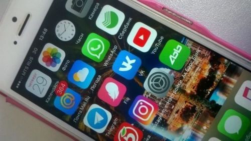 В России приняли закон о запрете использования телефонов на уроках