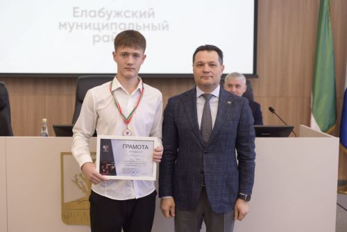 Глава Елабужского района наградил спортсменов