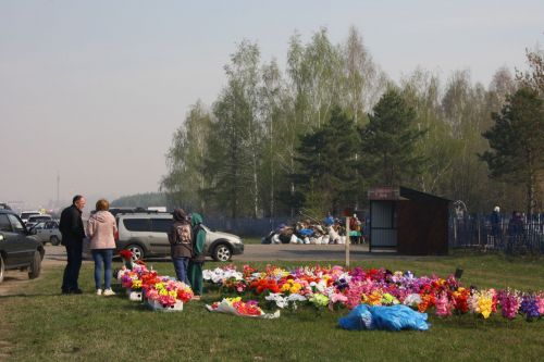 Православные елабужане отмечают Радоницу