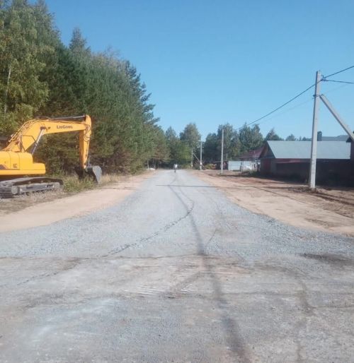 В селах Елабужского района дороги покрыли щебеночно-песчаной смесью
