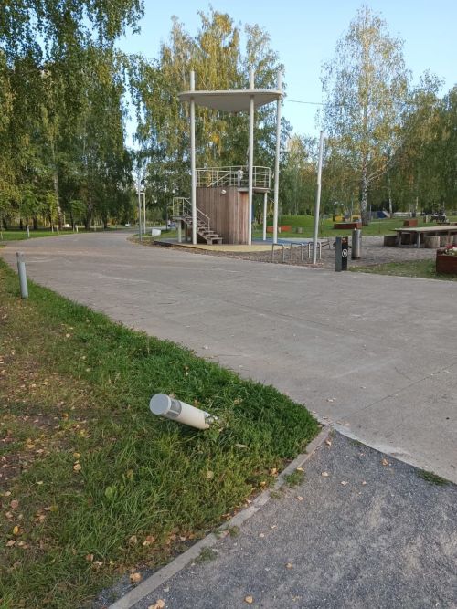 Вандализм школьника в елабужском парке попал на видео