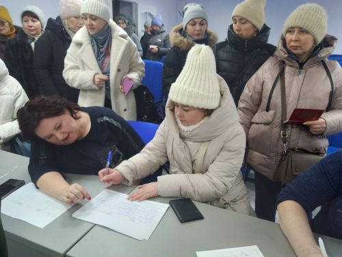 В Елабуге прошел Единый день сбора подписей в поддержку выдвижения Владимира Путина на выборы