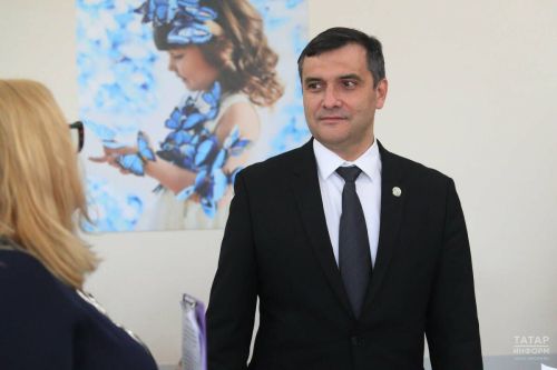 Министр здравоохранения Татарстана успешно завершил восемь операций в Лисичанске