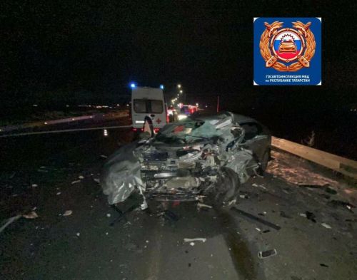 В Татарстане легковушка влетела в грузовик, есть погибший