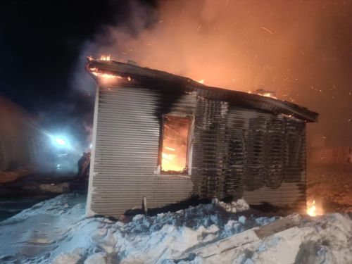 Появилось видео с места пожара в Елабужском районе, где погибли шесть человек
