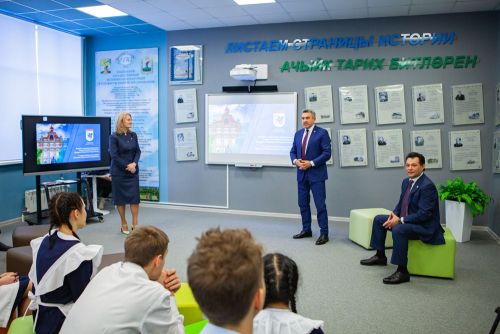 Школьники Лисичанска и Рубежного встретились с министром образования и науки РТ и главой Елабужского района