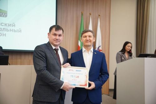 Елабужским школам за победу на «Веселых стартах» вручили сертификаты на приобретение лыж
