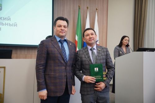 Рустем Нуриев вручил заслуженные награды главам сельских поселений