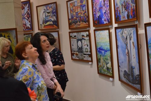 В учреждения культуры Донецка переданы дары от коллег из Елабуги