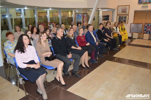 В учреждения культуры Донецка переданы дары от коллег из Елабуги